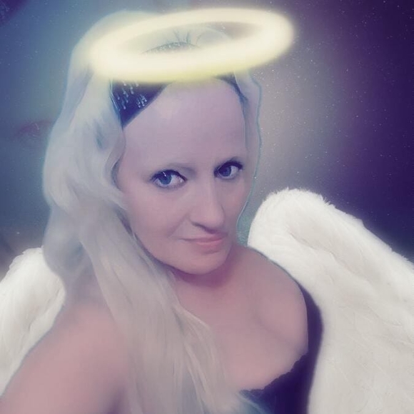 Meet your Posher, Sylvia - Picture 1 of 1